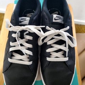 The Nike Black SB size 11